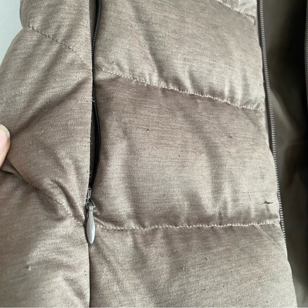 Uniqlo Brown Quilted Puffer Vest with Detachable Hood and Side Zip Pockets Sz M - Picture 2 of 7